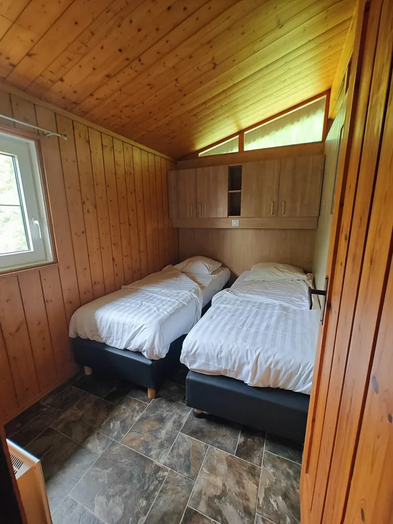 Chambres - Chalet avec Vue dans le Parc Vallee les Etoiles à Hastière