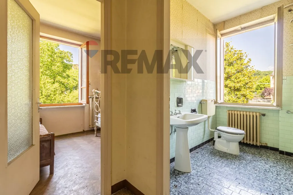 Bathrooms - Villa with Garden near Municipio