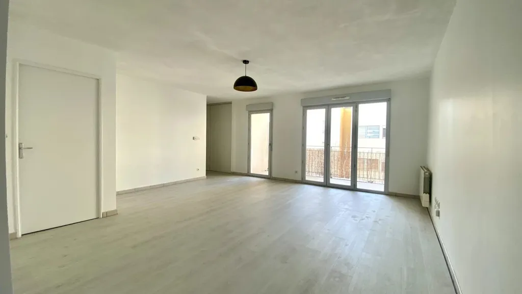 Rooms - Type 3 Flat with Balcony in Lyon 9ème