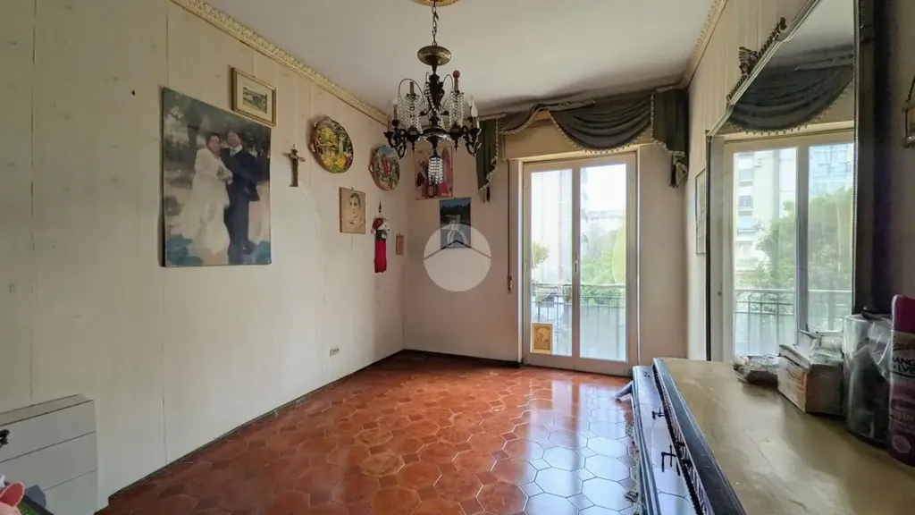 Chambres - 5-Room Apartment with Balcony in Palermo