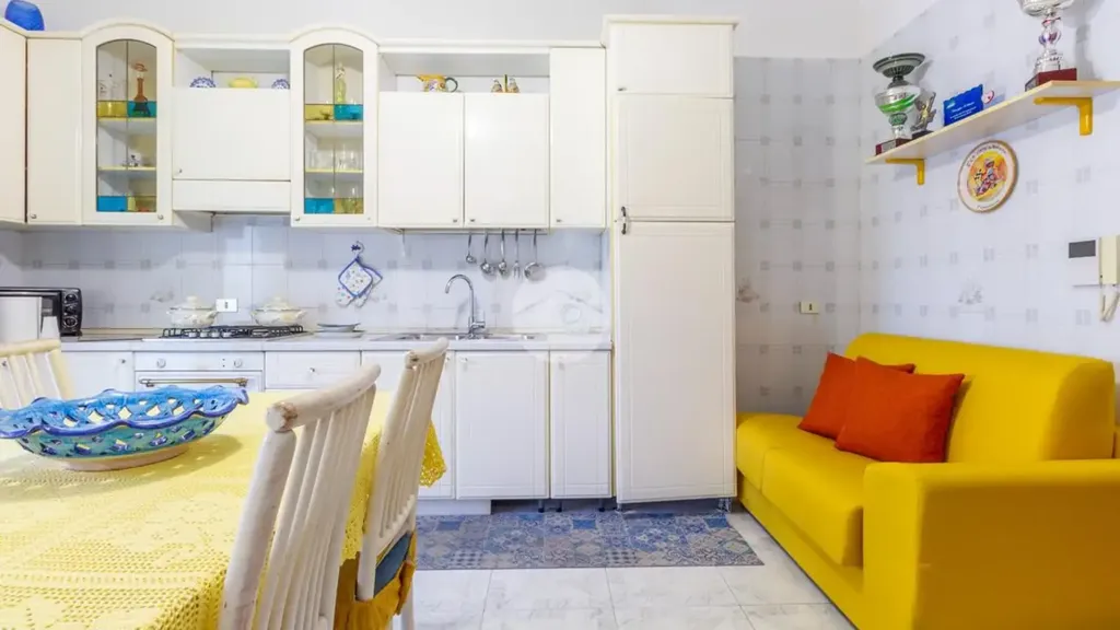 Salle à manger - First-Floor Flat with Balcony in Villabate