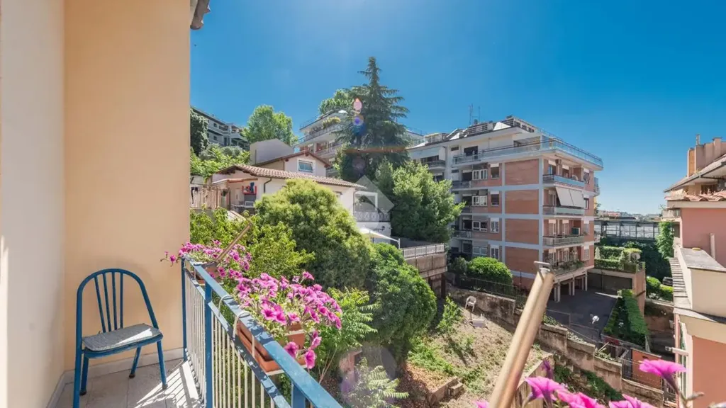 Balcon - Apartment with Triple Exposure in Rome