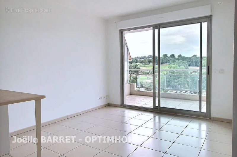 Chambres - Appartement 3 Pièces avec Vue Golf et Terrasse à Biot