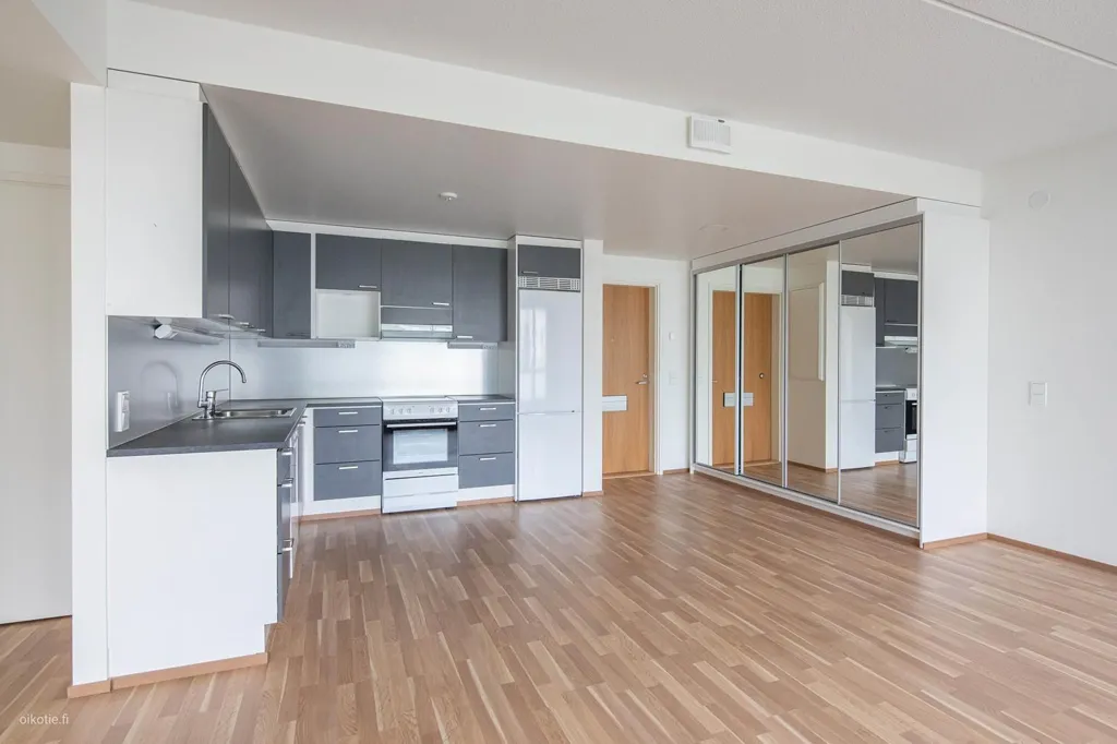 Köök - Spacious Flat with Balcony in Simonkylä