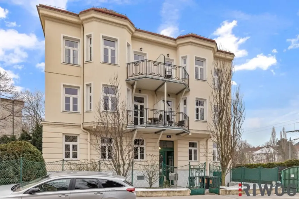 Exterior - Altbau with Optional Balcony in Hietzing