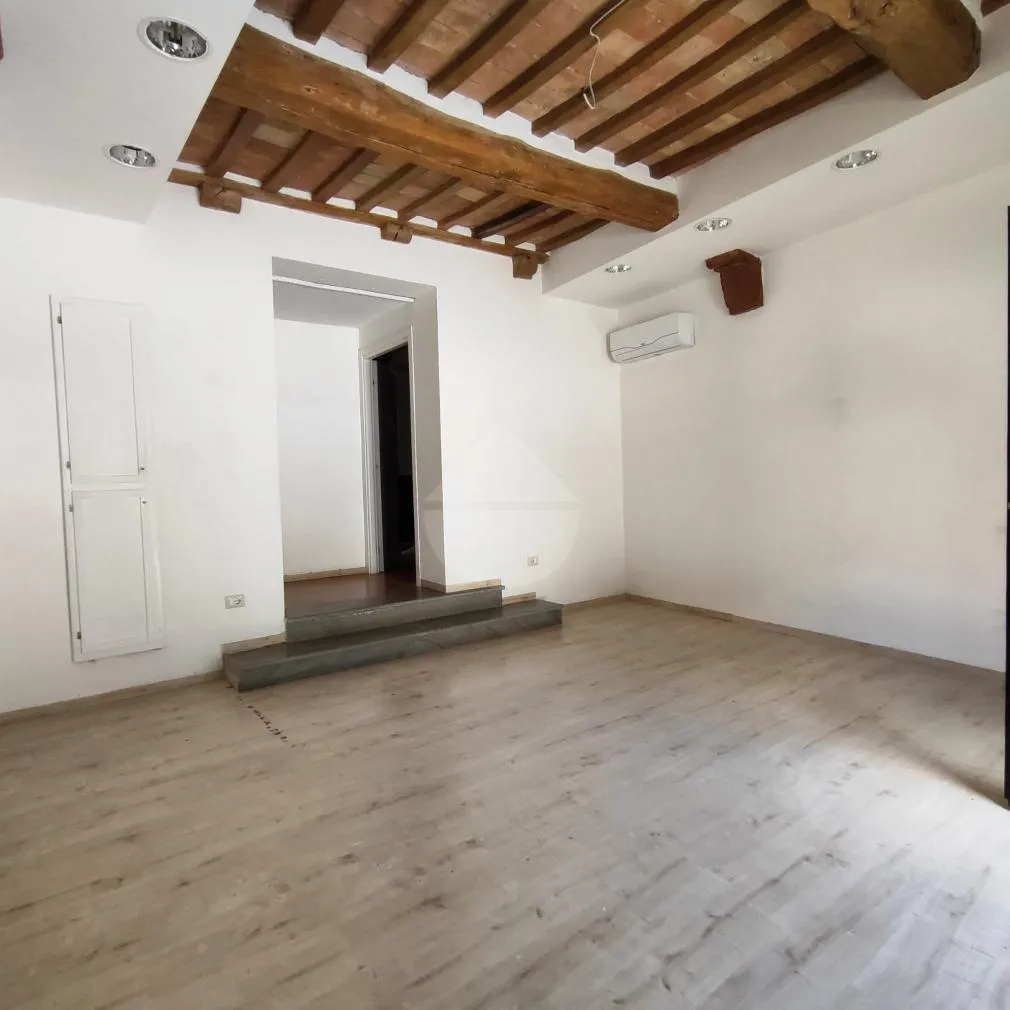 Pièces - Commercial Unit with Street Frontage in Gubbio Centre