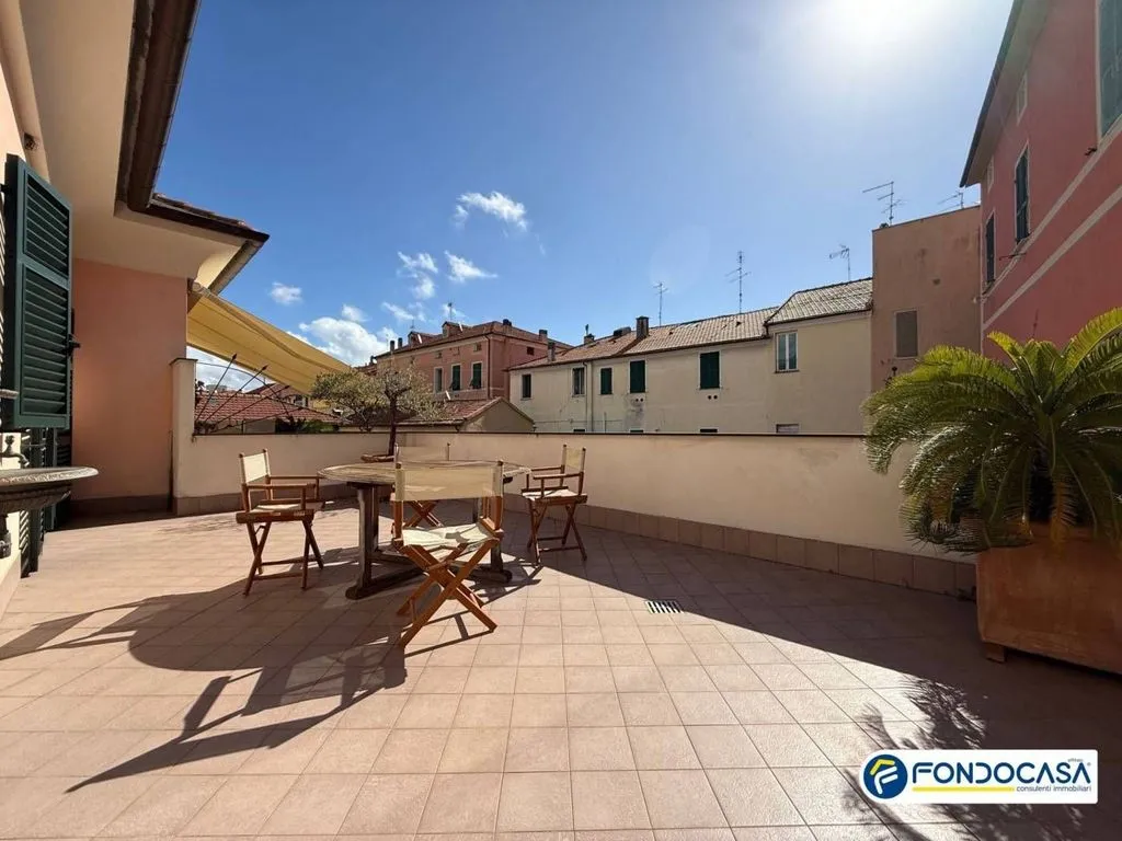 Terrasse - Modern Apartment with Terrace in Loano