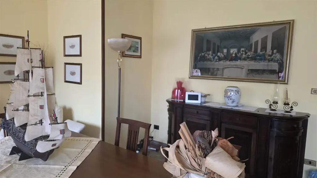 Dining Room - Six-Bedroom Apartment with Terrace in Prato