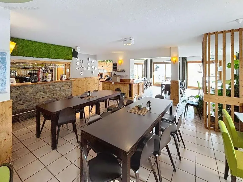 Söögituba - Hotel with Ski Access in Saint-Jean-De-Belleville