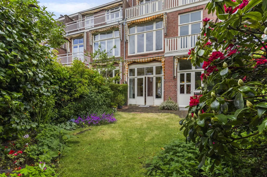 Jardin - Herrenhuis with Balcony in Duinoord, The Hague