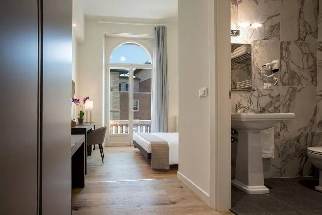 Vannitoad - 18-Bedroom Apartment with Panoramic Views in Florence
