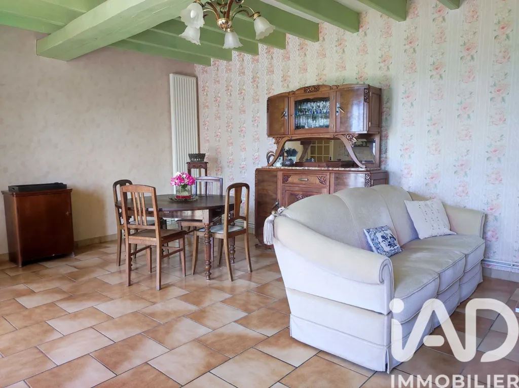 Salle à manger - Maison de Campagne avec Vue Dégagée à Berrie
