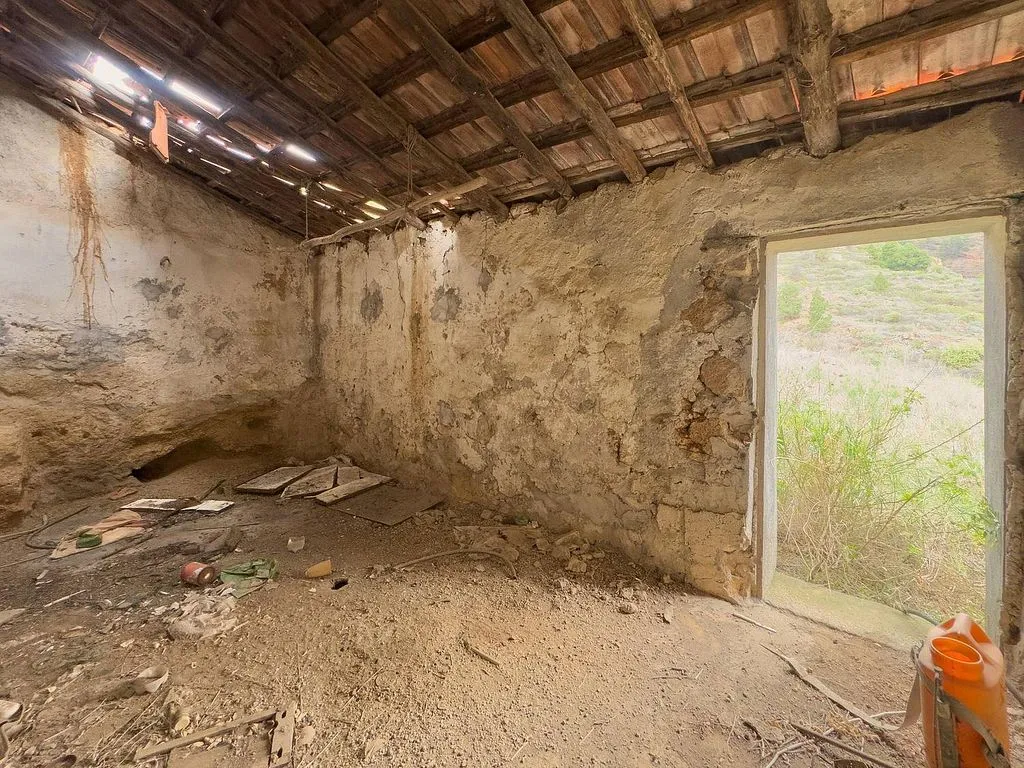 Toad - Rustic Property with Restoration Potential in Arafo