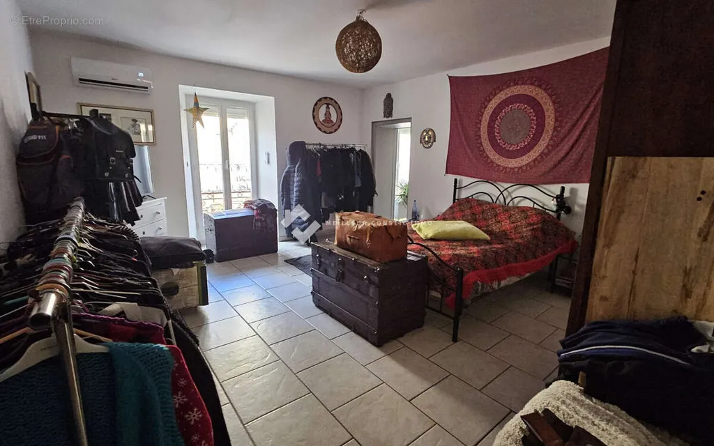 Chambres - Appartement de 572 m² avec Parking à Bessèges