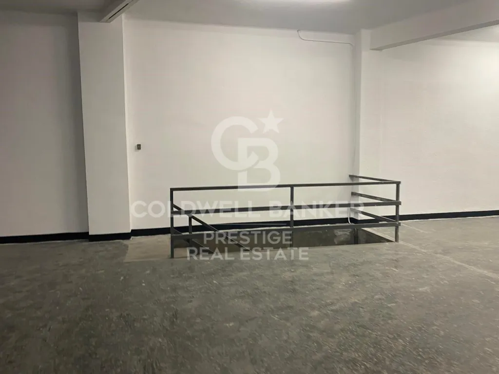 Toad - Commercial Space with Lift in Central Barcelona