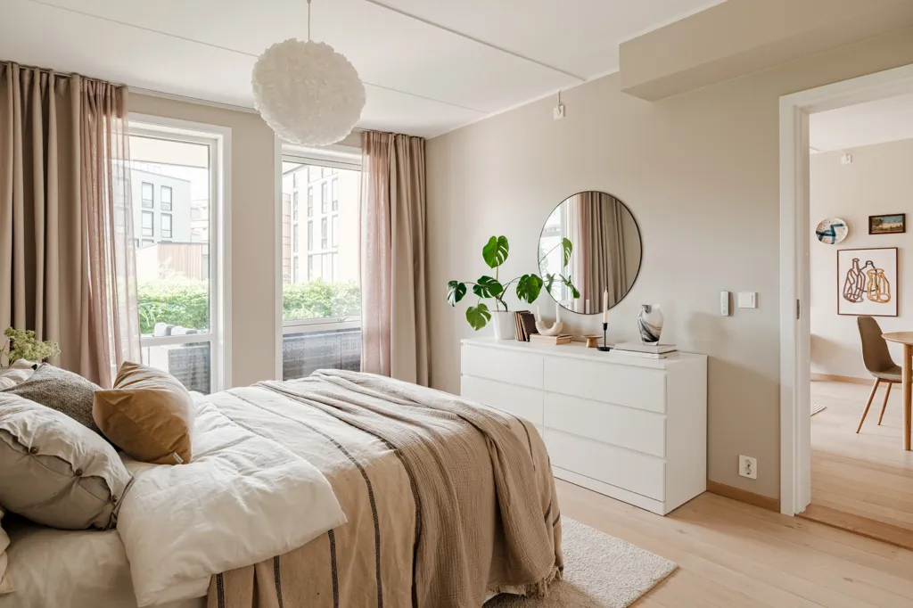 Bedrooms - 3-Bedroom Apartment with Garden Access in Oslo