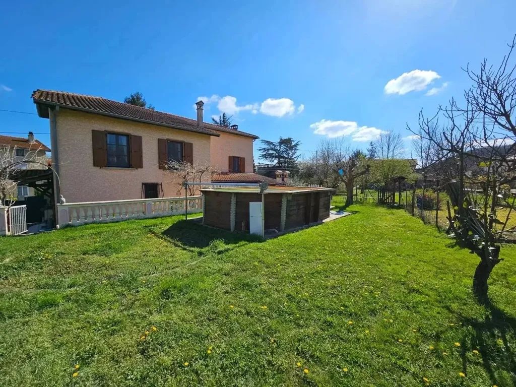 Aed - Villa with Pool and Garden in Vienne