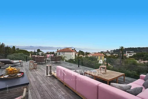 Terrasse - Villa Contemporaine avec Vue Panoramique à Antibes