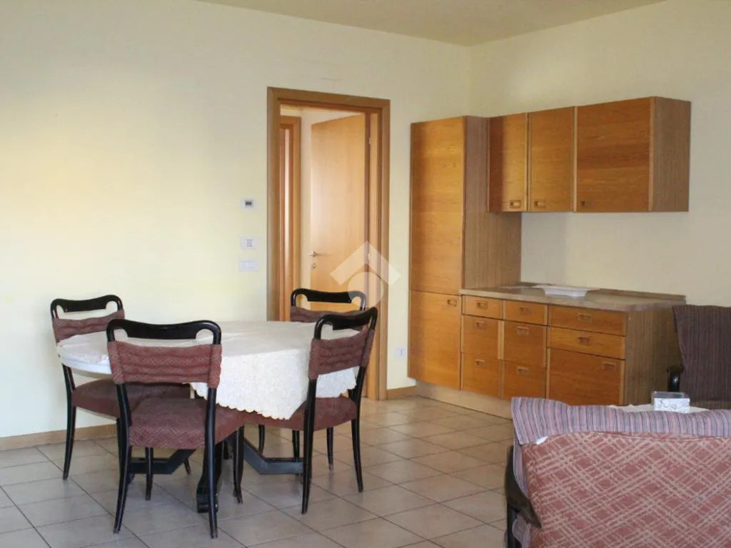 Söögituba - Bright Two-Bedroom Apartment with Terrace in Bergamo