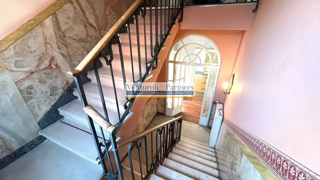 Pièces - Elegant Villa with Terraces in Brescia