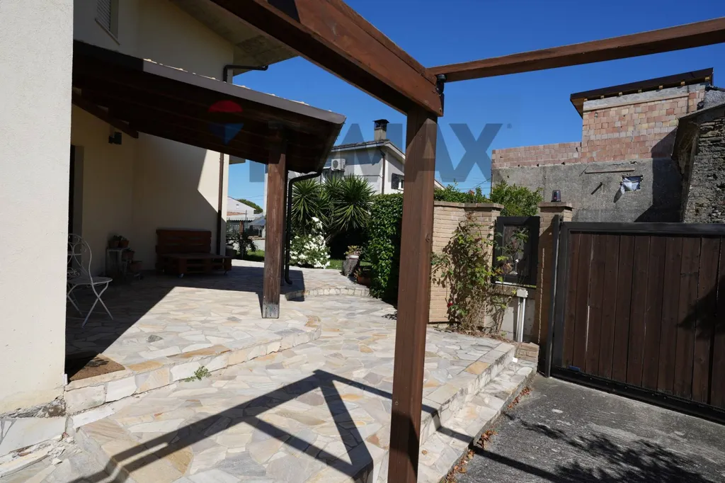 Terrace - Bifamiliar Villa with Garden in Lanciano