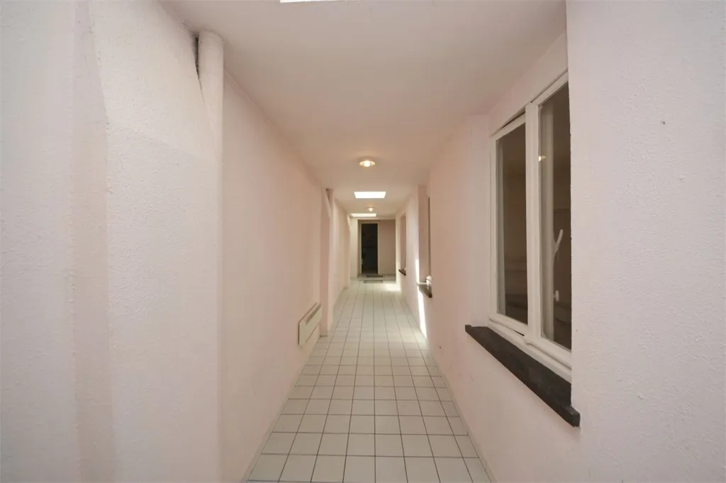 Hallway - Commercial Unit with High Visibility in Geraardsbergen