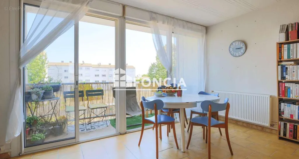 Söögituba - Functional 4-Piece Apartment with Balcony in Rochefort