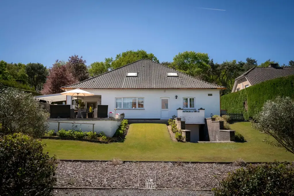 Extérieur - Villa Charmante avec Jardin Sécurisé dans un Cadre Boisé