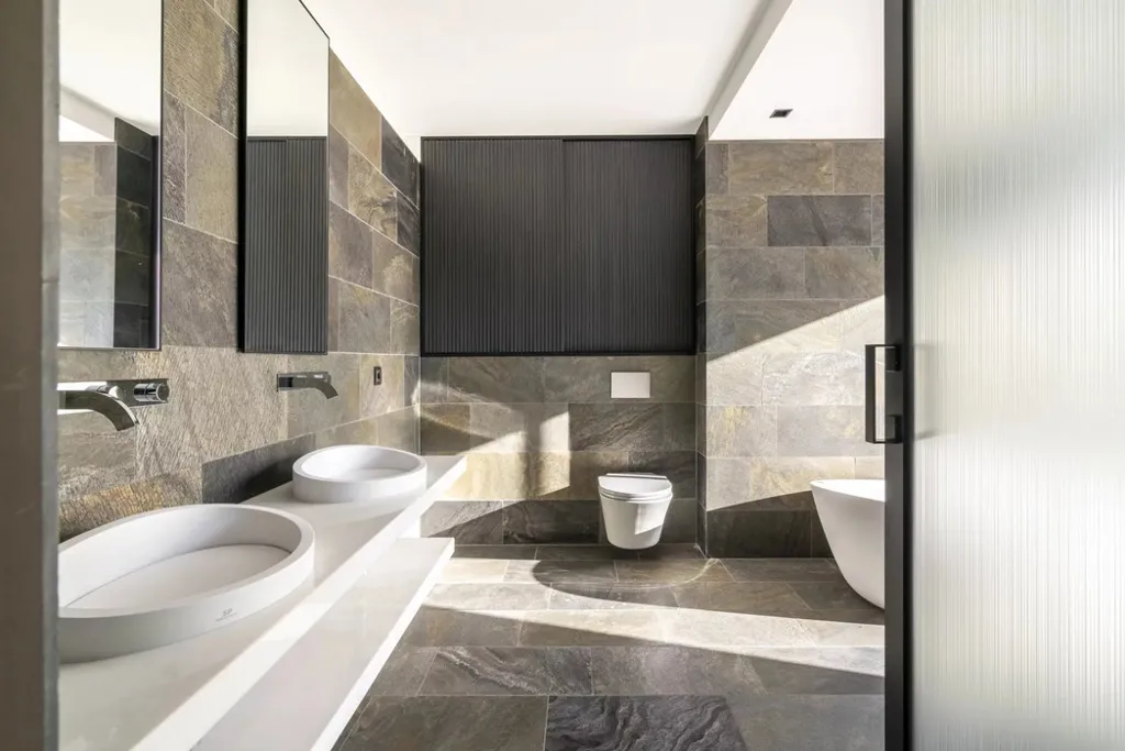 Salles de bain - Villa Luxueuse avec Piscine à Bereldange