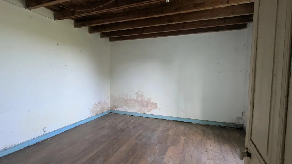 Pièces - Ensemble de 2 Maisons à Rénover dans un Environnement Verdoyant