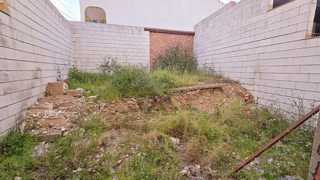 Aed - Corner Chalet with Patio in Pedroche