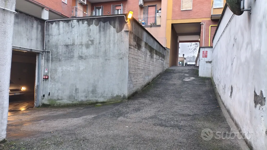 Extérieur - Garage with Automatic Gate in Via Nani