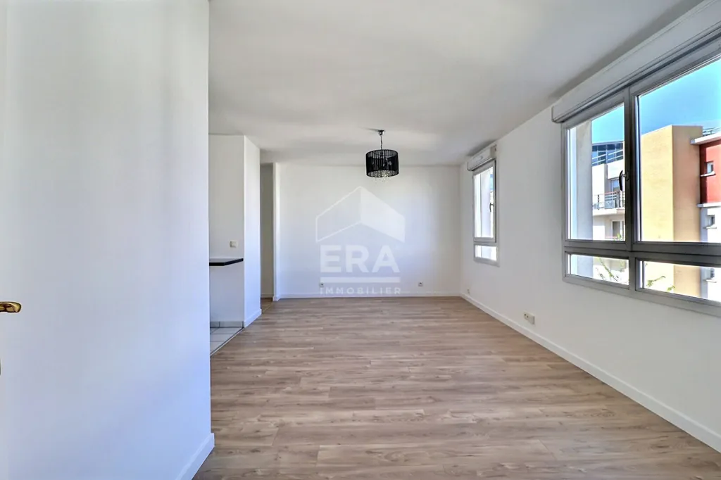 Toad - 2-Bedroom Apartment with Parking in Saint-Denis