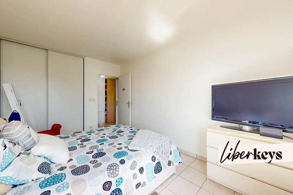 Camere da letto - Spacious 5-Bedroom Flat with Balcony in Bondy
