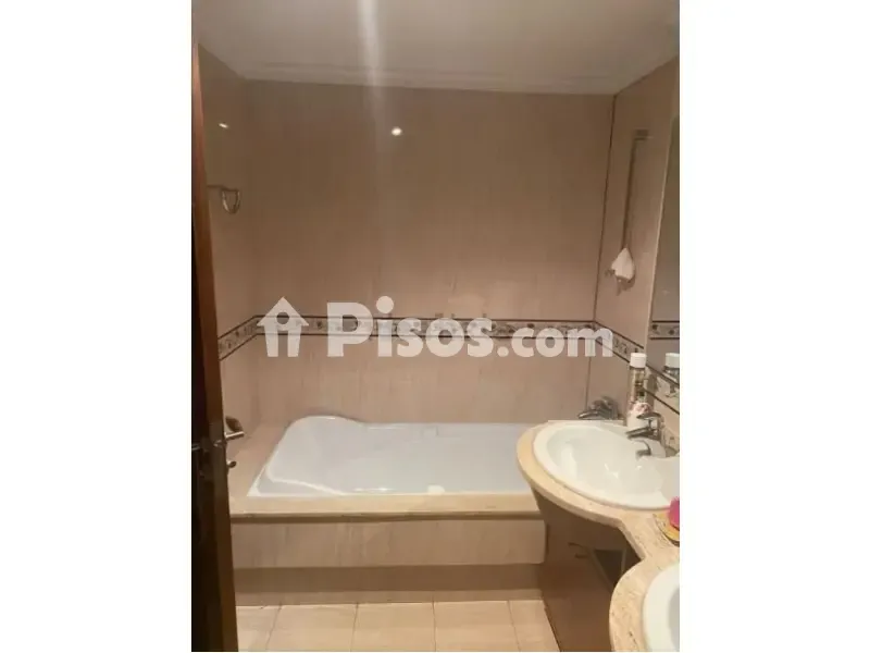 Vannitoad - Semi-New Flat with Terrace in Cidade Vella
