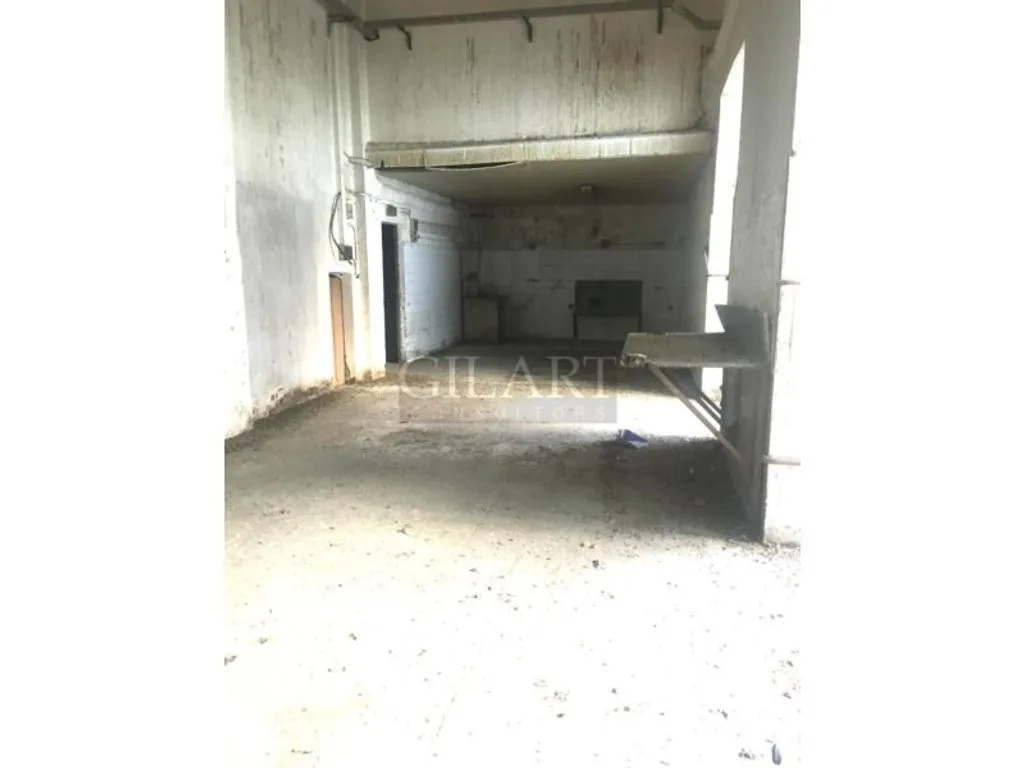 Garaaž - Apartment Complex with Expansion Potential in Lleida