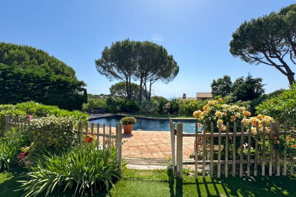 Pool - Villa with Sea View and Pool in Sainte-Maxime