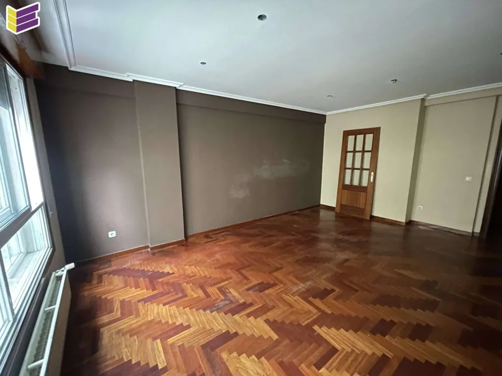 Séjour - Apartment with Large Windows in Vigo