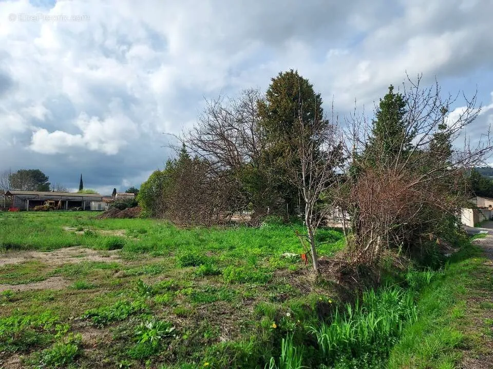 Aed - Plot with Garden in Pignans