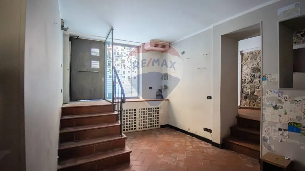 Stanze - Historic Triplex with Balcony in Iseo