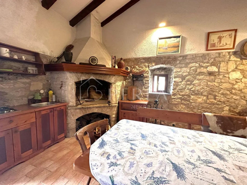Cucina - Charming Townhouse with Garden in Nin