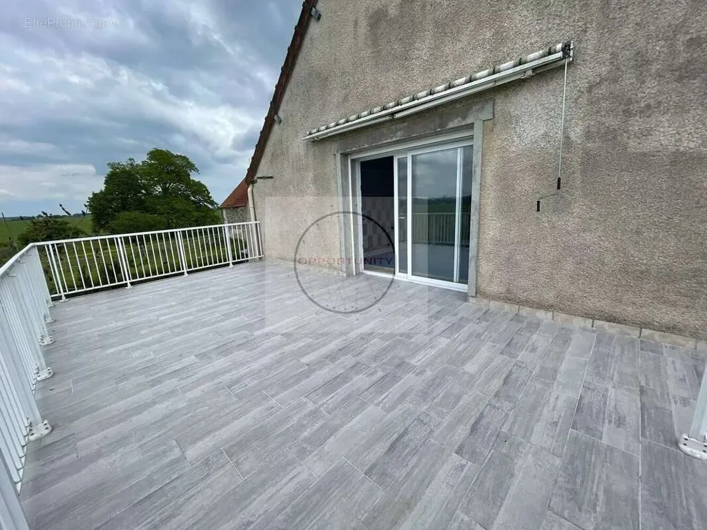 Rõdu - Villa with Pool in Rebais