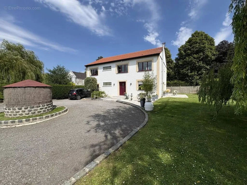 Esterno - Spacious 5-Bedroom House near Cambrai