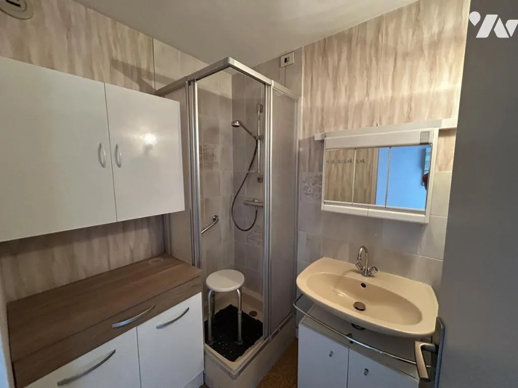 Bathrooms - Studio with Balcony in Laval