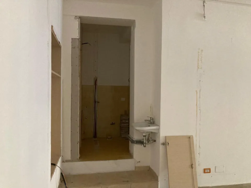 Toad - Commercial Unit with Parking in Capaccio Scalo