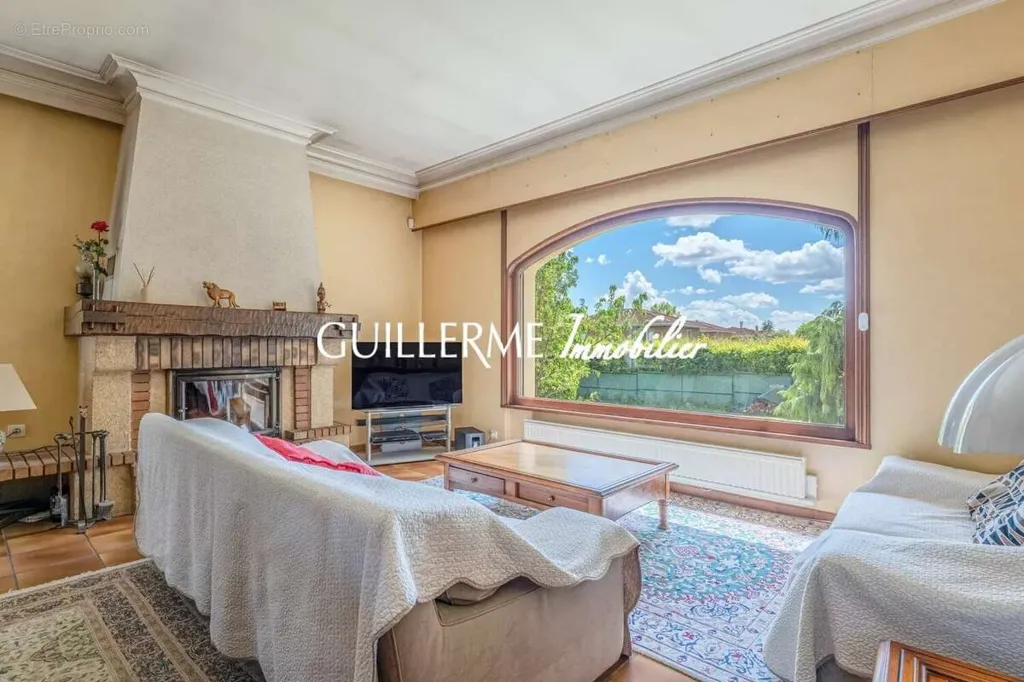 Séjour - Maison de Caractère avec Piscine à Dardilly