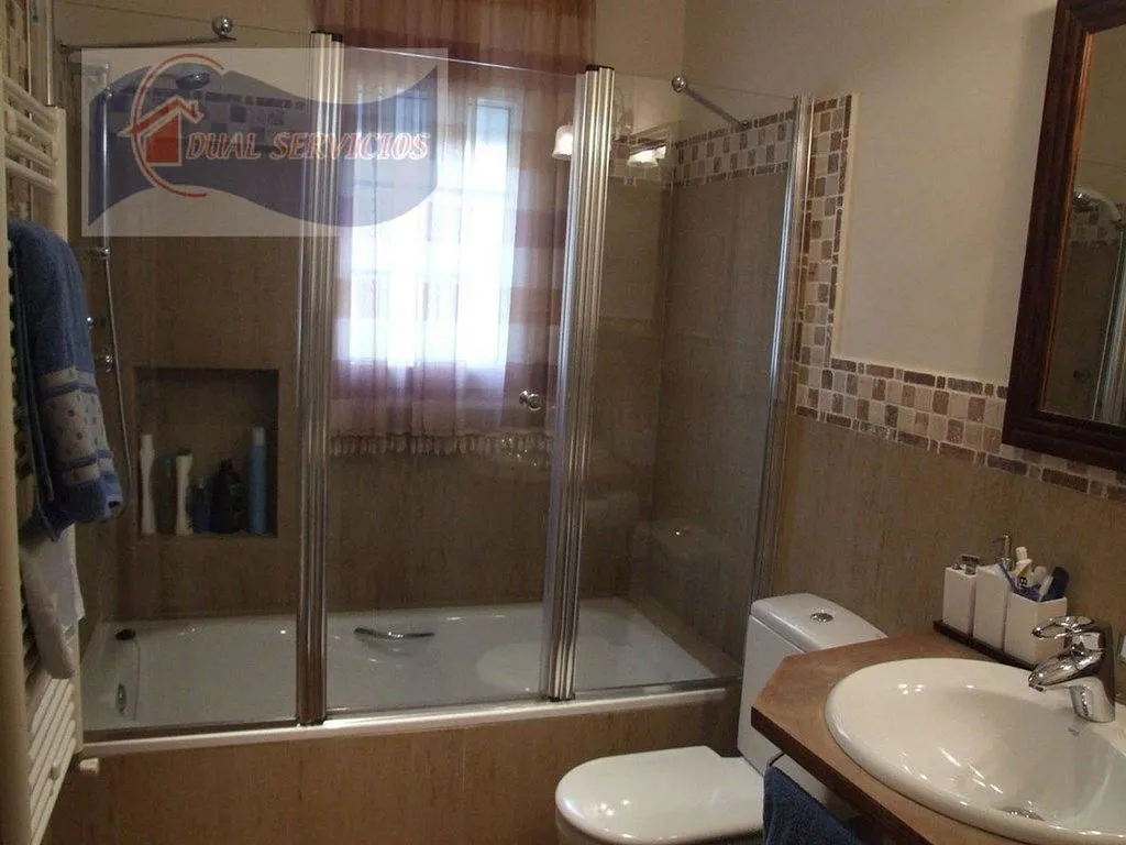 Salles de bain - Luxury Chalet with Golf View in Aljaraque