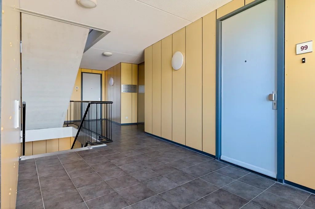Entrée - Portiekflat with Balcony in Enschede