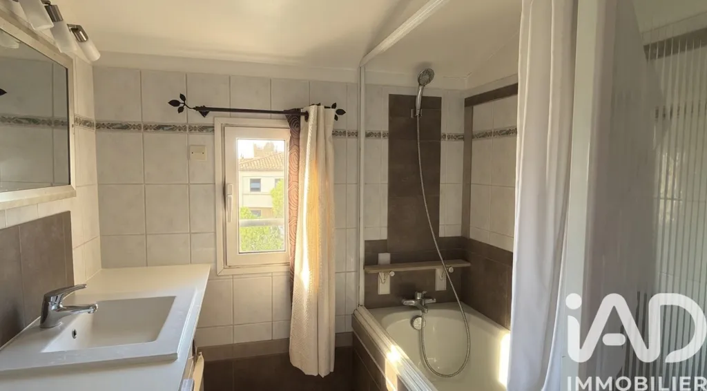 Salles de bain - Appartement avec Terrasse et Vue à Monteux