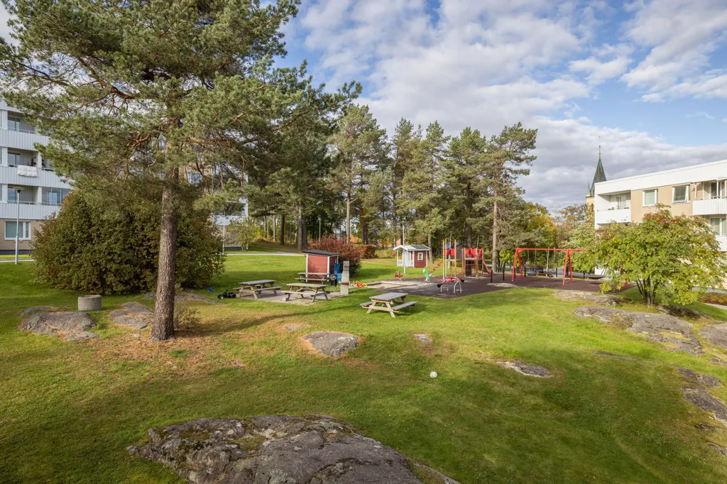 Jardin - Two-Bedroom Flat with Balcony in Sundsvall